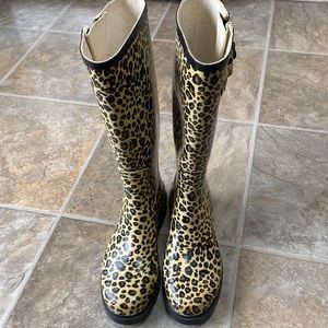 Tamara Henriques rainboots.